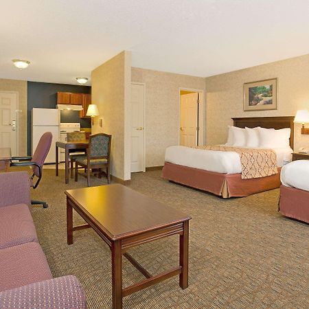 Hawthorn Suites By Wyndham Cincinnati/Шаронвілл Екстер'єр фото